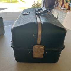 RARE VINTAGE UMCO MODEL 1000R GREEN 7-TRAY FISHING TACKLE BOX FOLDING 18″ X 10″