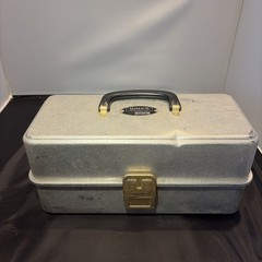 Vintage UMCO Model No. 103A Aluminum Fishing Cantilever Tackle Box w/3 Trays USA