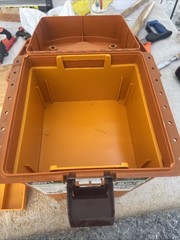 Fenwick Sport Seat 9050 Cooler Tacklebox Seat Combo *CLEAN unused