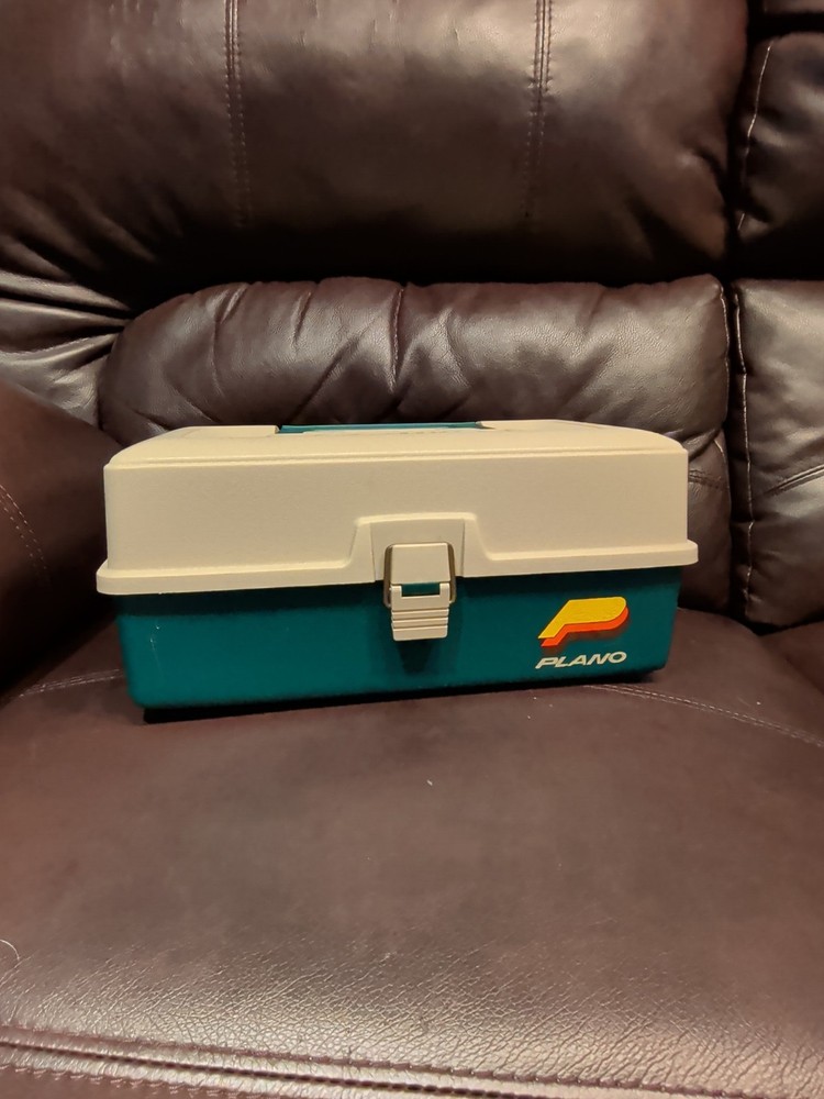 Vintage Plano tackle box Model 4100 Tan And Green 1 Tray