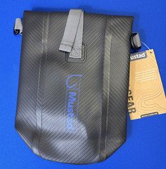 Mustad MB09 Dry Backpack 2-3 Liter Dry Bag Dark Grey/Black