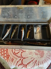 Vintage UMCO Model 10IF-1 Two Sided Aluminum Terminal Tackle Box / 8 Lures