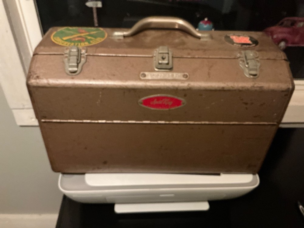 vintage sport king tackle box