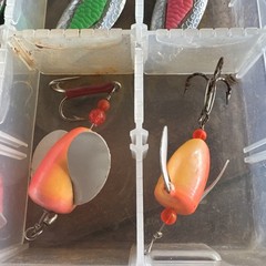 Vintage Fishing Tackle Lot Of 25 In Divided Case.