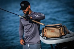Plano Guide Series – Tackle Bag Durable Fishing tackle bag with moulded base,…