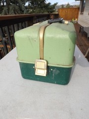 Vintage UMCO 800U two tone Green Fishing Cantilever Tackle Box w/ fishing lures