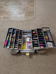 Umco 1000a Tackle Box Full Of Vintage Lures
