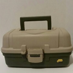 Plano 6201 1-Tray Original Tackle Box – Green and Gray Very Nice Condition