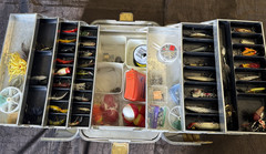 Vintage UMCO 850A Opossum Belly Tackle Box Rare Aluminum Model Assorted Tackle