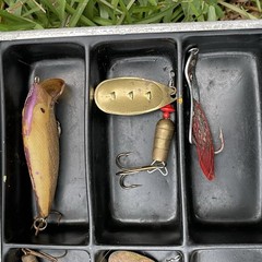 Vintage UMCO #11 Small Aluminum 2 Sided Fishing Tackle Box USA With 18 Lures