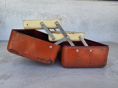 Old Pal Model 1020 Vintage red Metal Tackle Box Hard Case with 14 Dividers