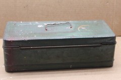 VINTAGE GREEN METAL FISHING TACKAL BOX TOOL BOX LURES STORAGE CHEST