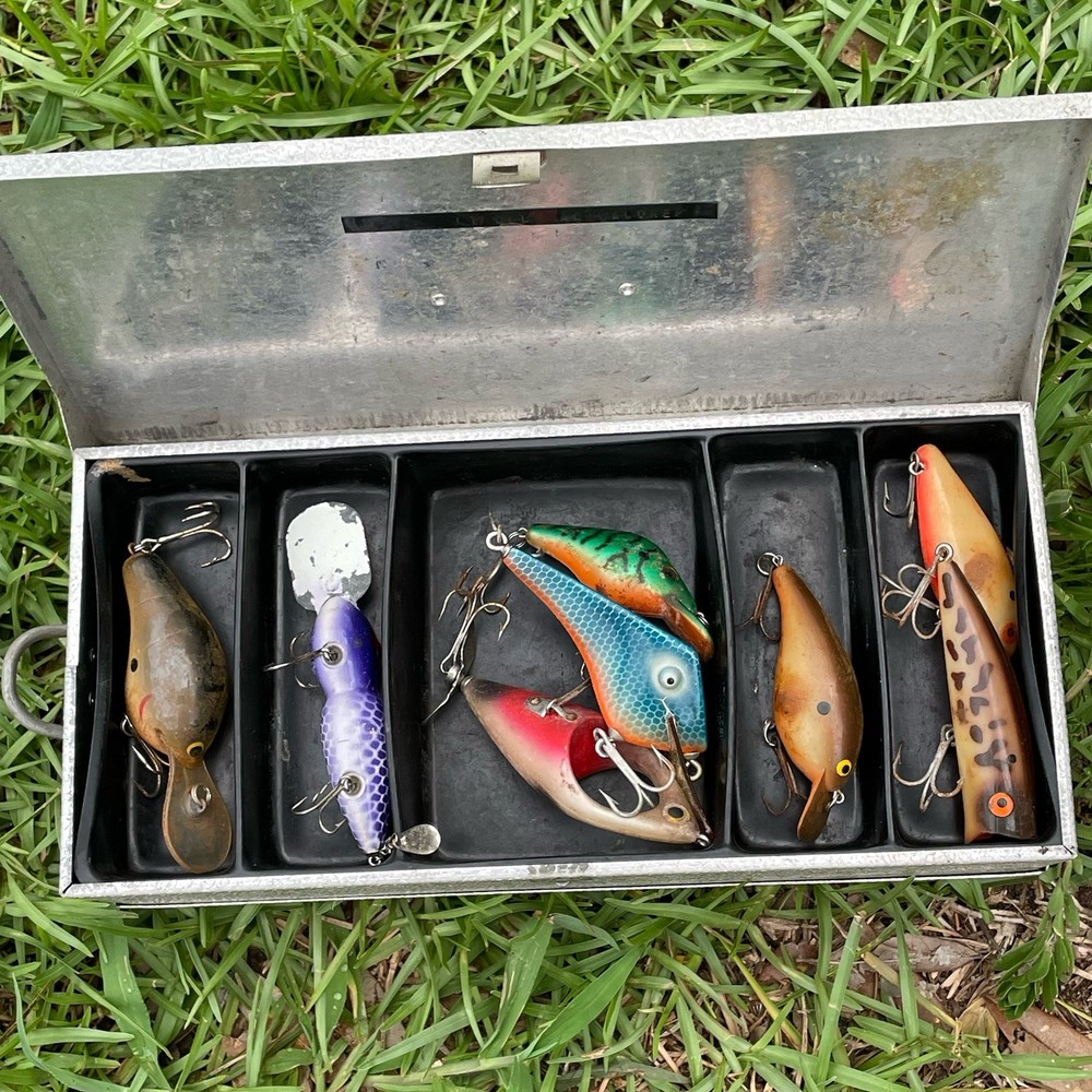 Vintage UMCO #11 Small Aluminum 2 Sided Fishing Tackle Box USA With 18 Lures