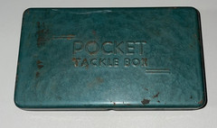 Vintage POCKET TACKLE BOX Army Green Metal Fishing Lures Container with Dividers