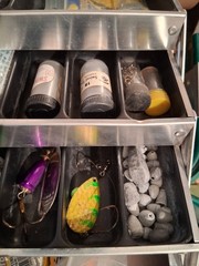 UMCO 1000U Fishing Tackle Box Cantilever Tray Packed With Good Lures Vintage