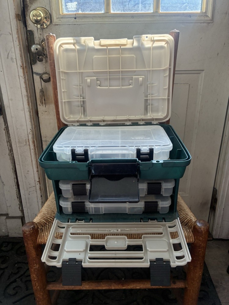 VINTAGE PLANO TACKLE BOX MODEL 1362 LOADED WITH TACKLE. LUERS WEIGHTS HOOKS MORE