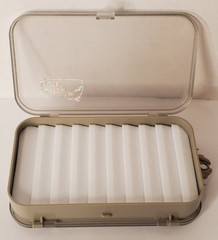 Crystal River Foam Fly Fishing Lure Tackle Box 6.5″ X 3.5″ – Nice Condition