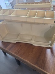 Vintage PLANO 8606 Fishing Tackle Box Clamshell Design Green Tan Latch VGC