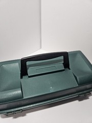 TACKLE BOX PLANO SYSTEMS #1001 GREEN BLACK PLASTIC REMOVABLE TRAY LATCH USA*