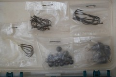 Fishing Tackle Box Kit Bobbers Eagle Claw Sinkers Mustad Hooks stringer 5.75×3.5