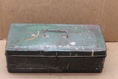 VINTAGE GREEN METAL FISHING TACKAL BOX TOOL BOX LURES STORAGE CHEST