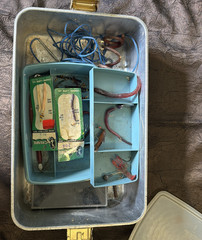 Vintage UMCO 850A Opossum Belly Tackle Box Rare Aluminum Model Assorted Tackle