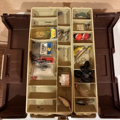 VINTAGE Large Plano 8606 High-Hip 6 Tray FISHING & Tackle Box W/ Tackle & Reels