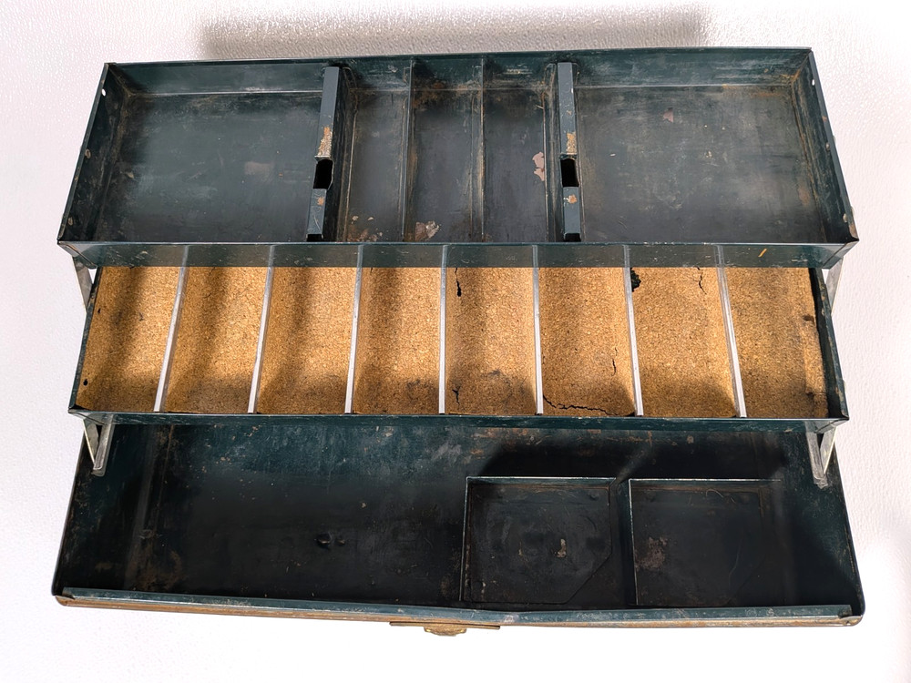 Vintage Walton Grip-Loc Large 21″ Steel Fishing Tackle Box Green Rare Model