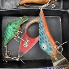 Vintage UMCO #11 Small Aluminum 2 Sided Fishing Tackle Box USA With 18 Lures
