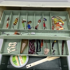 Vtg Sportfisher 450 Tackle Box With Cabela’s Spinner Lures And Soft Bates