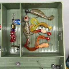 Vtg Sportfisher 450 Tackle Box With Cabela’s Spinner Lures And Soft Bates