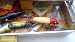 UMCO 175A ALUMINUM BOX W/LURES