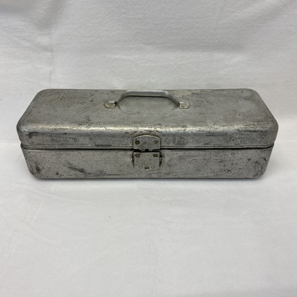 Aluminum Tier Tackle Box 5″x7″x18″ In Fair Condition. See description A