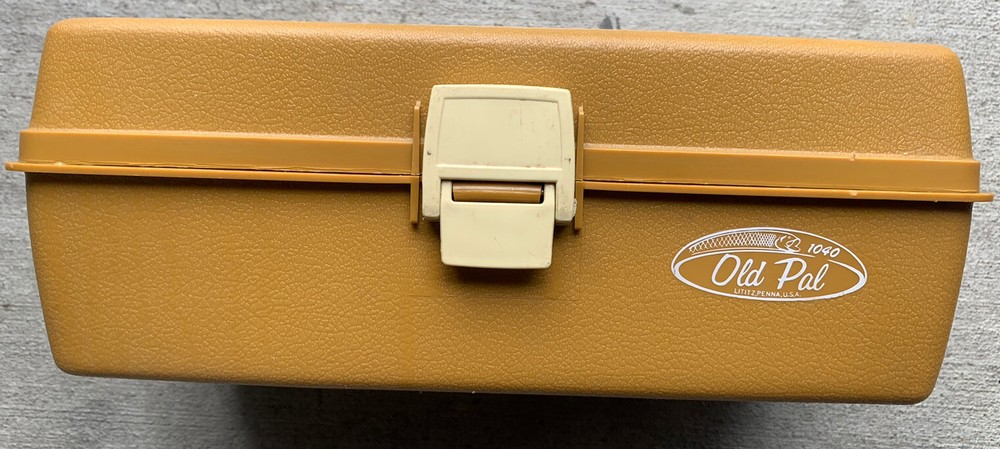 Old Pal Vintage Model 1040 Single Tier Tan/Brown Tackle Box W/ Misc. Tackle