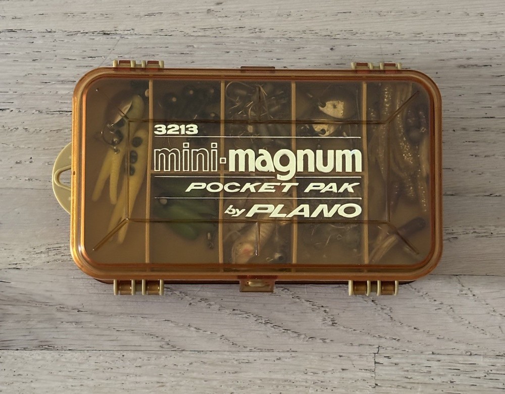 VINTAGE No. 3213 Mini MAGNUM Pocket Pak by Plano With Lot Of Lures NICE!