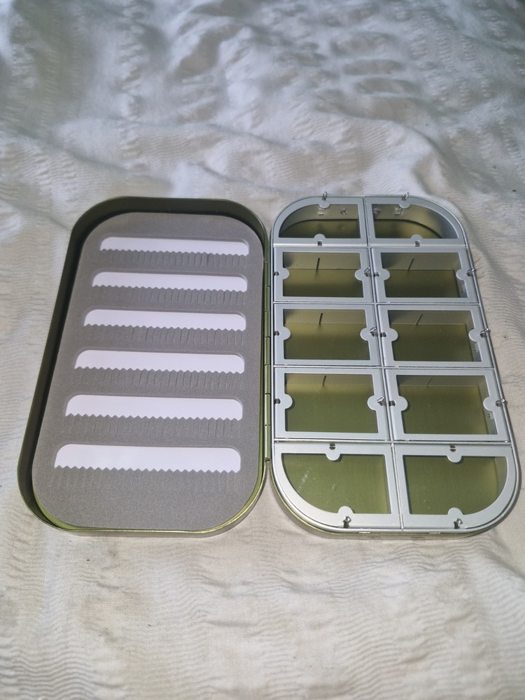 Top Quality metal Aluminum green Satin 10 Compartment Fly Box with Slit Foam