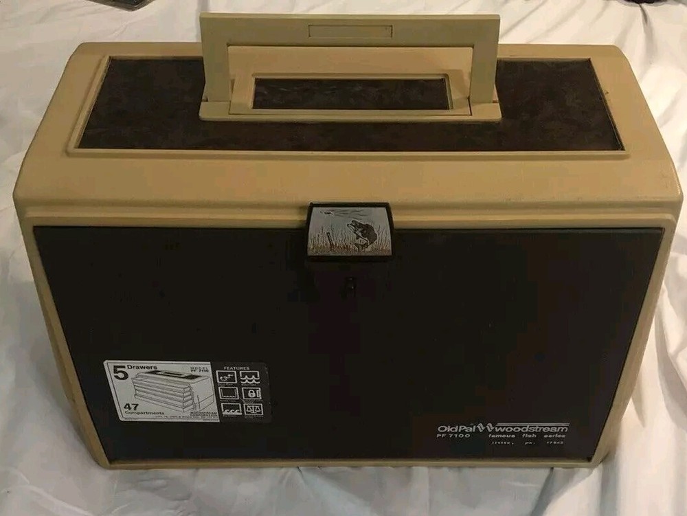 Old Pal Woodstream PF 7100 Fishing Tackle Box. RARE! Great condition! See pics!