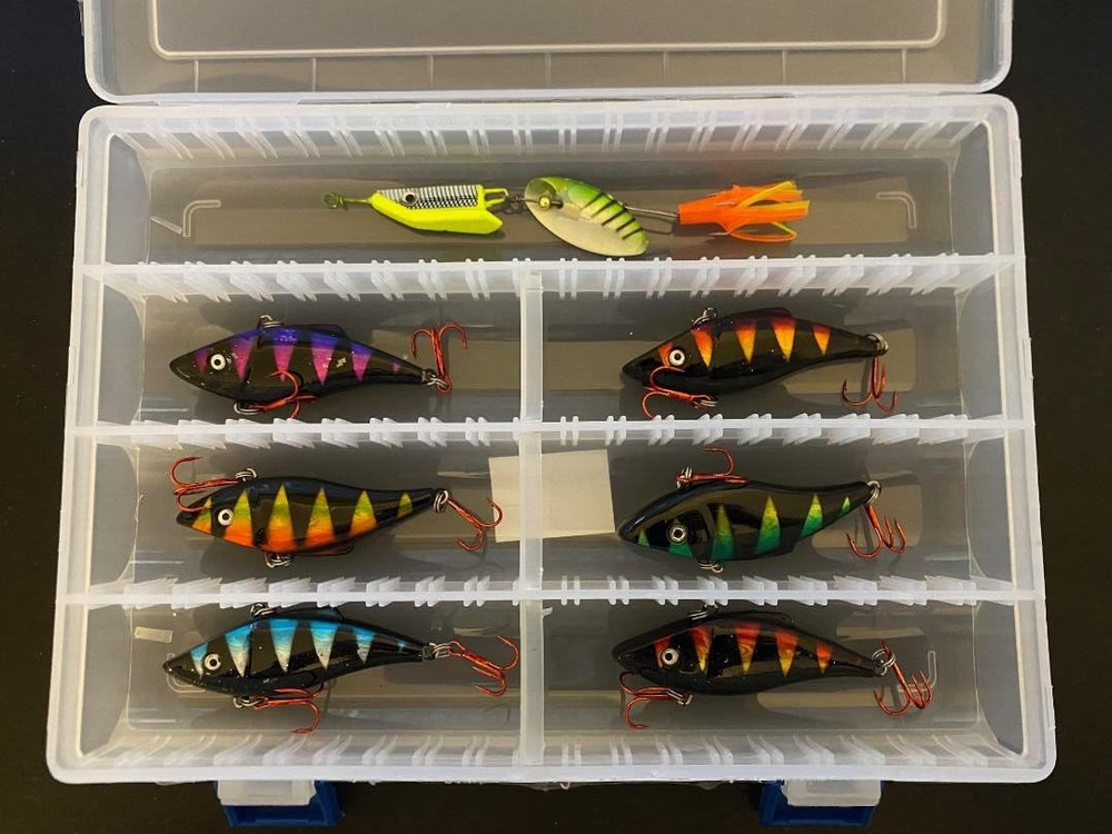 Pike Fishing Lures / Plugs in Case Double Treble Hooks on Plugs Spinner TP7