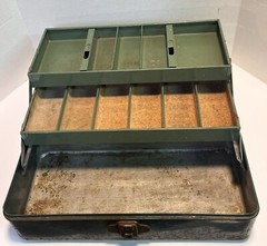 Vintage Grip-Loc Green Metal Tackle Tool Box Walton Products Made in USA No Keys