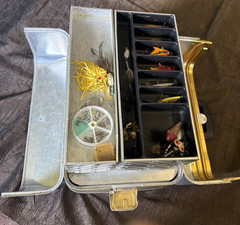 Vintage UMCO 850A Opossum Belly Tackle Box Rare Aluminum Model Assorted Tackle