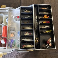 Vintage UMCO 850A Opossum Belly Tackle Box Rare Aluminum Model Assorted Tackle