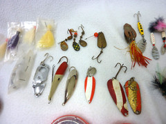 VINTAGE PLANO 5000 2 TRAY TACKLE BOX FULL OF LURES AND TACKLE SUPPLIES