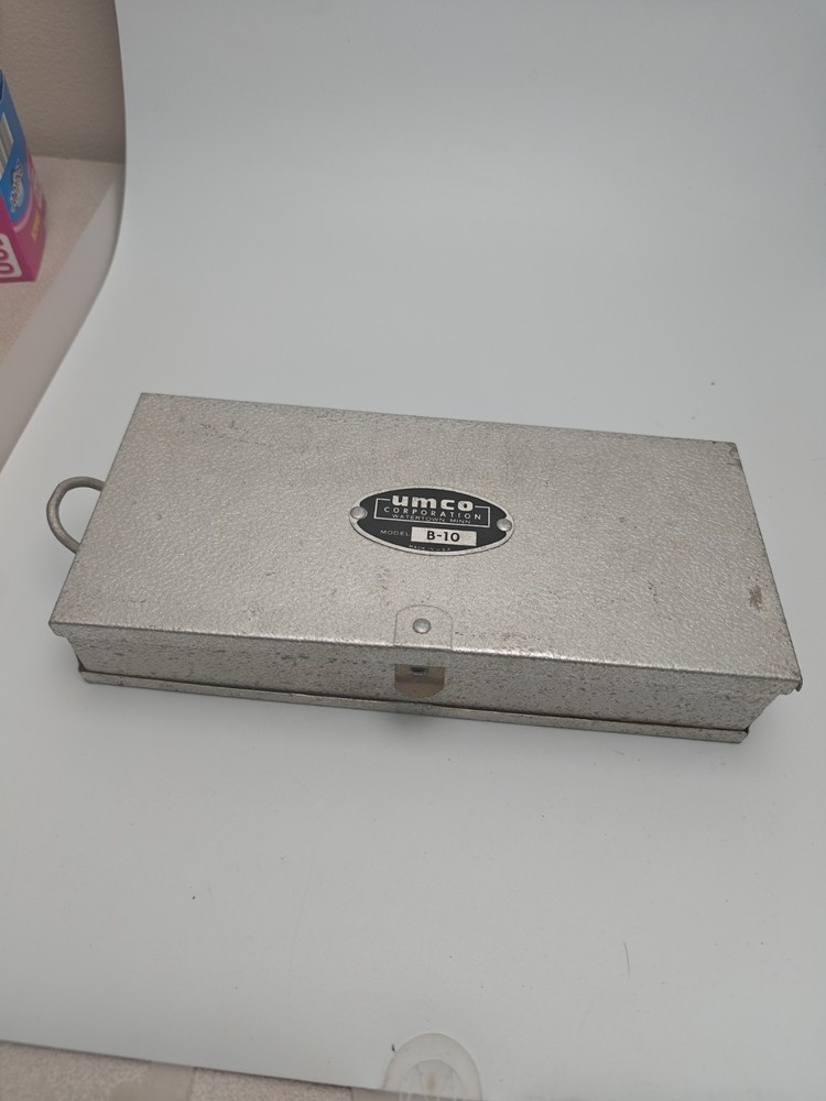 Vintage Small Umco Model B-10 Aluminum Fishing Fish Lure Reel Tool Tackle Box