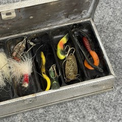 Vintage UMCO Model 10 Aluminum Fishing Tackle Box Utility Case Lures USA READ