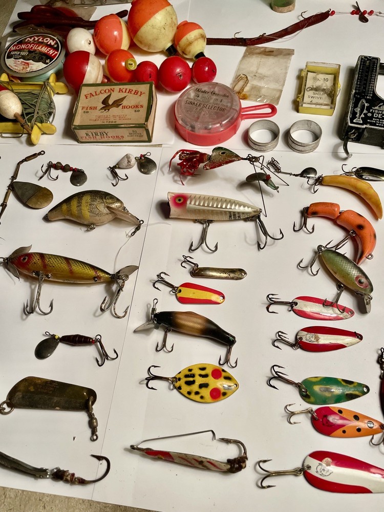 Vtg USA Liberty Steel Chest Tackle Box 12″ Fishing , a large abundance of Tack