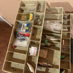 VINTAGE Large Plano 8606 High-Hip 6 Tray FISHING & Tackle Box W/ Tackle & Reels