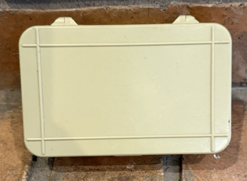 RARE Vtg OLD PAL Plastic Tackle Fishing Lure Storage/Organizer – Beige – 4.5″