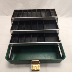 UMCO 103U GREEN PLASTIC VINTAGE TACKLE BOX RETRO Made In USA