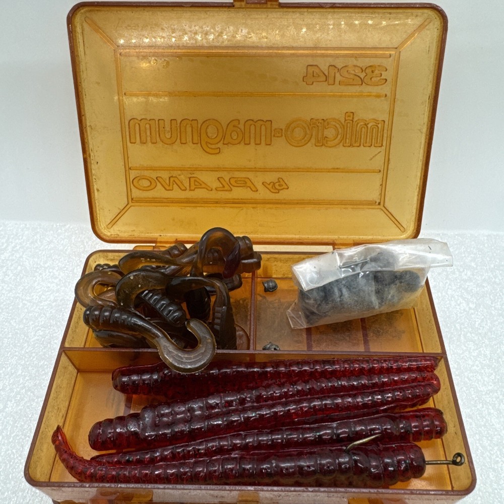 Plano Micro Magnum 3214 Fishing Tackle Box Fly Fishing Lures 3″ x 4.5″ + Worms