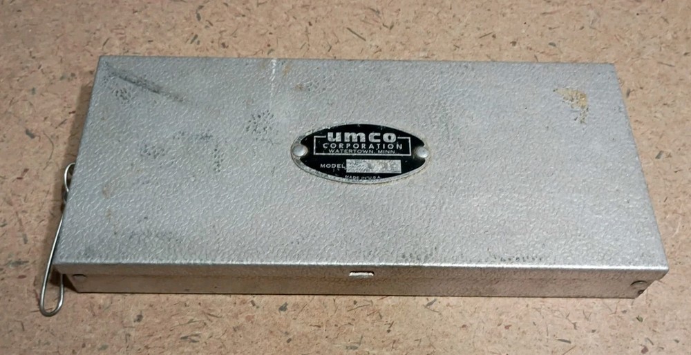 vintage UMCO Corporation P-60 aluminum TACKLE BOX clamshell lid 9″ x 4″ x 1″